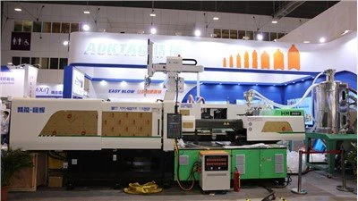 Stroj za puhanje boca za vodu